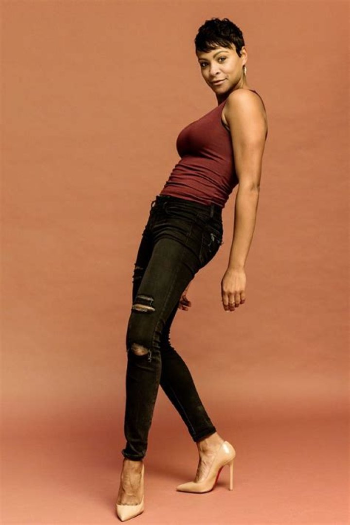 Carly Hughes — Pics