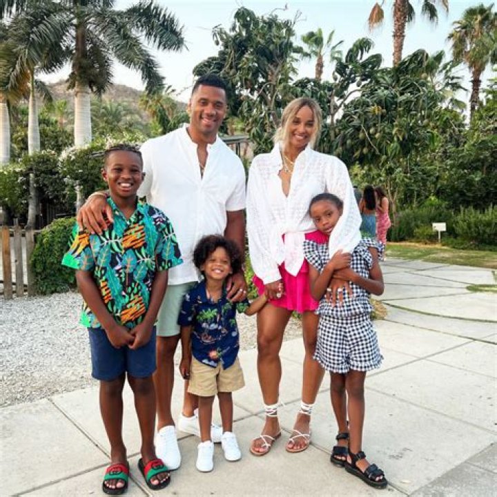 Ciara Says She’s 18 Lbs. Away From ‘Goal’ Weight After Giving Birth To Baby Win: ‘I’m Embracing My Curves’