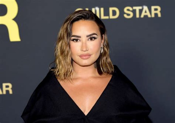 Demi Lovato Proudly Reveals Cellulite In Unedited Bikini Photo – Hollywood Life