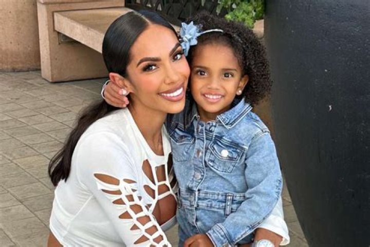 Erica Mena Claps Back At Safaree Samuels Over Their Kids – Hollywood Life