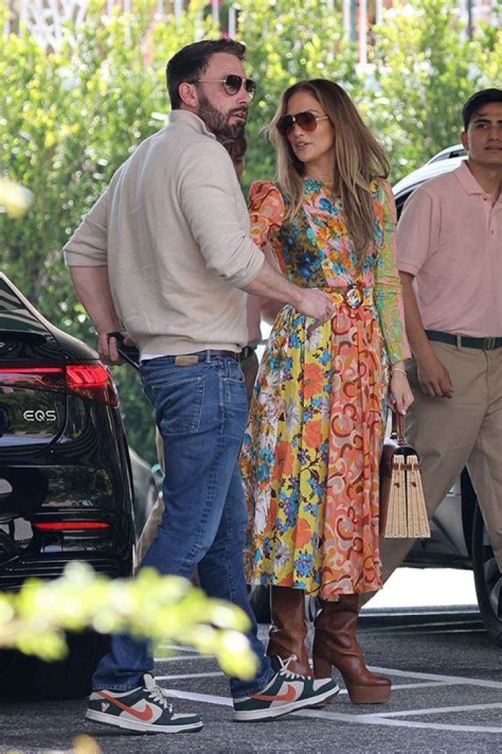 Jennifer Lopez In Floral 70s Dress As She PDAs With Ben Affleck – Hollywood Life