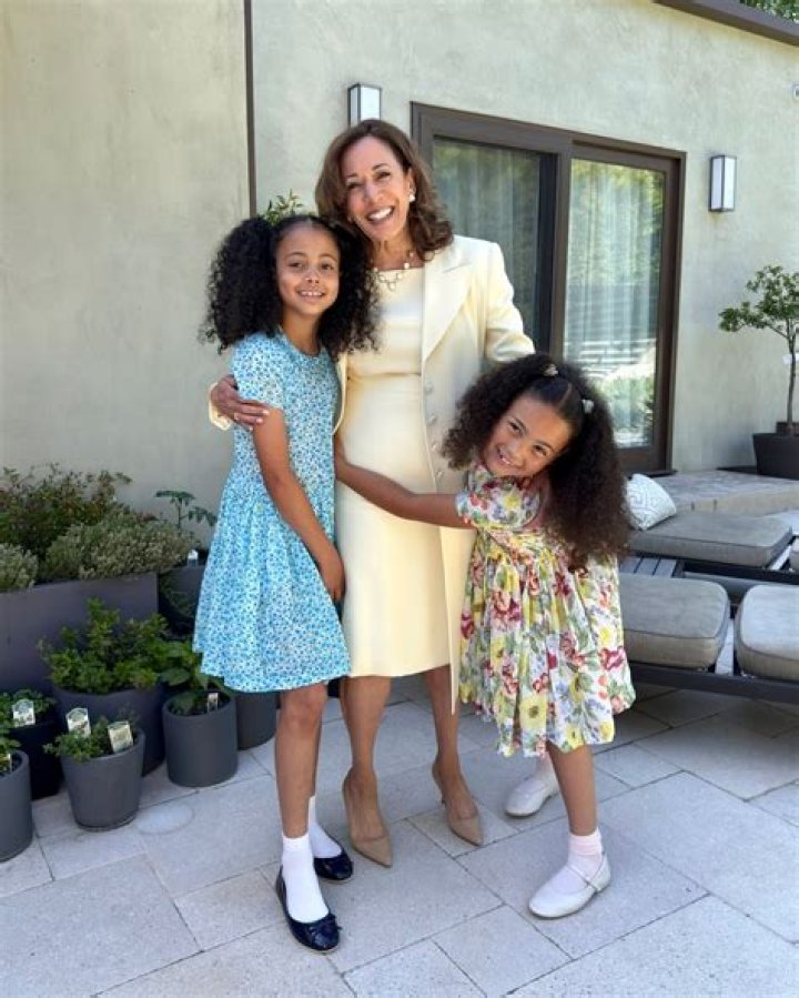 Kamala Harris & Family Make History By Putting Up Mezuzah In Home – Hollywood Life