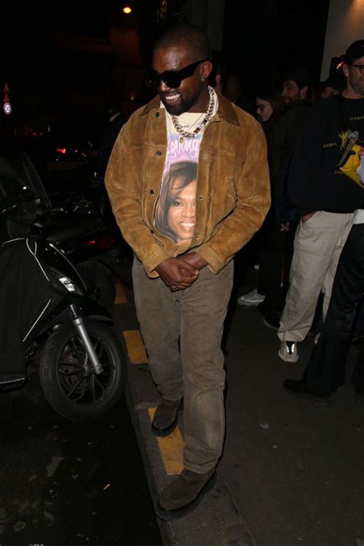 Kanye West Spotted Wearing Bizarre Face Mask In Italy: Photos – Hollywood Life