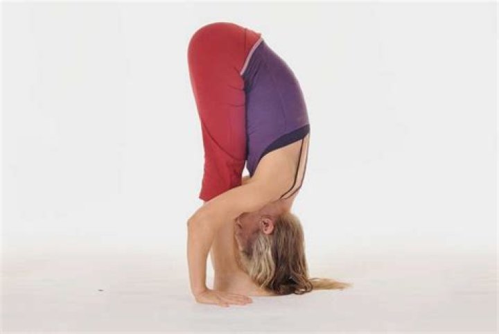 Katie Holmes Shows Off Her Amazing Flexibility As She Bends Totally Backwards At Photoshoot