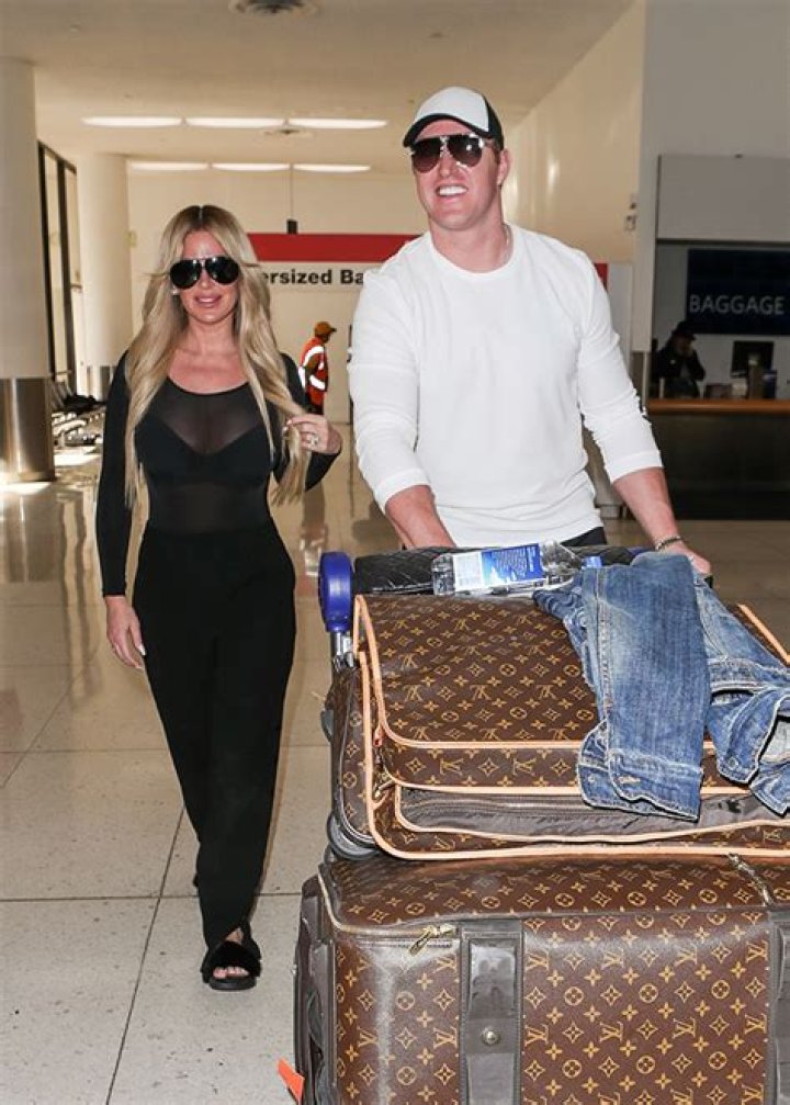 Kim Zolciak & Chet Hanks Were ‘Flirty’ Filming ‘The Surreal Life’ – Hollywood Life