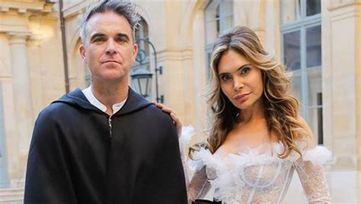 Learn About The Singer’s Marriage To Ayda Field – Hollywood Life