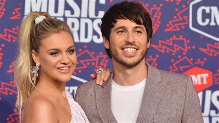 Morgan Evans Sings About Kelsea Ballerini Divorce On New Song – Hollywood Life
