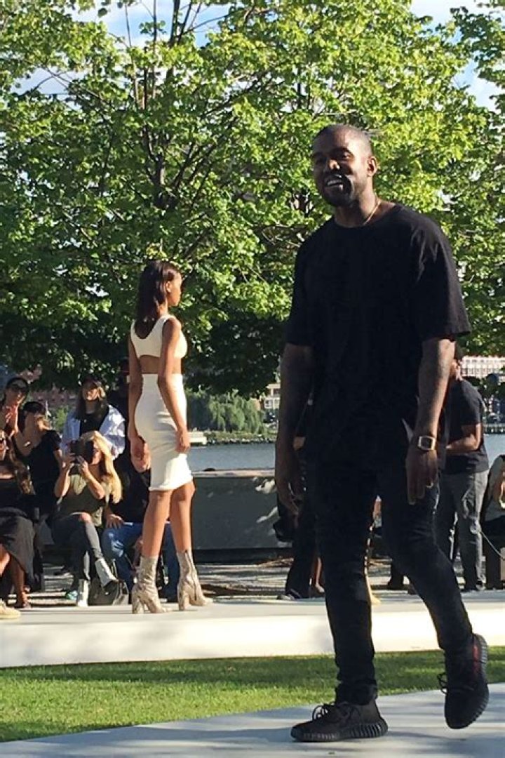 See Bare Booties In New Yeezy Photo Shoot – Hollywood Life