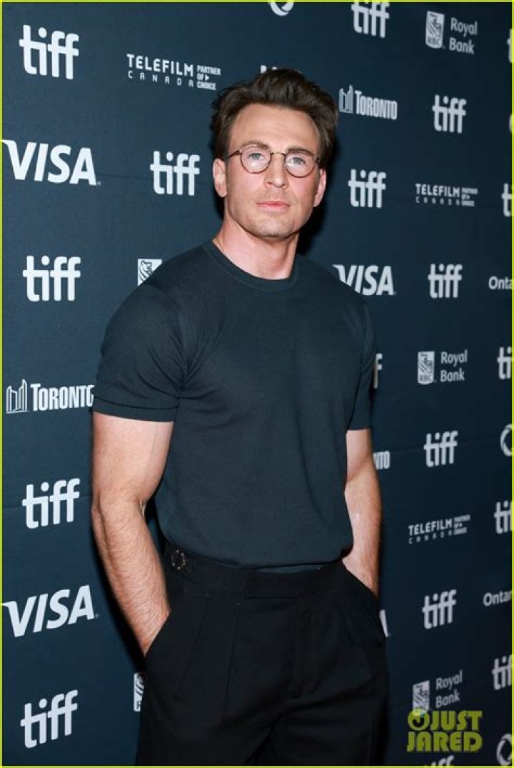 See The First Photos Of Chris Evans & More – Hollywood Life