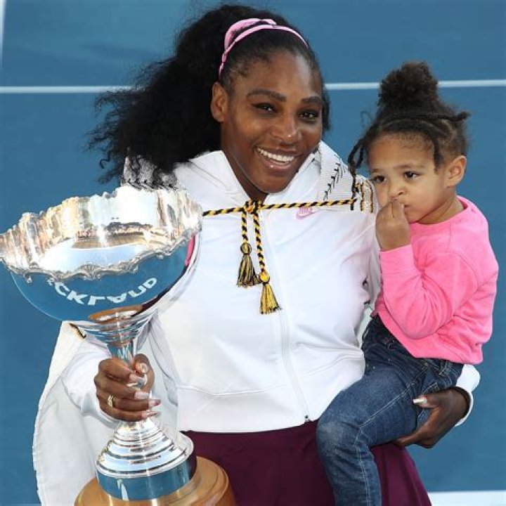 Serena Williams & Her Daughter Olympia, 4, Make A Yummy ‘Rainbow Cake’ Together — Watch