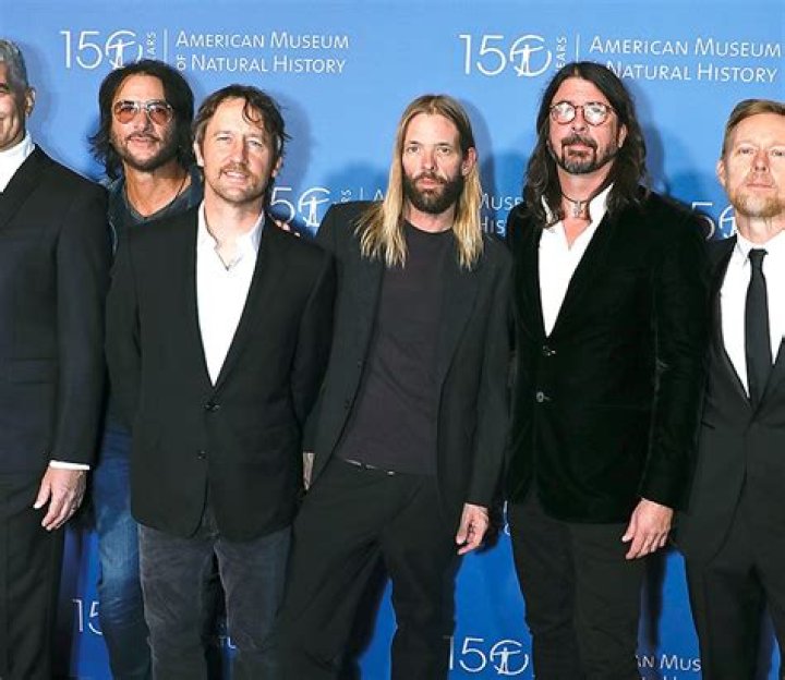 Taylor Hawkins’ Son Shane Plays Drums With Foo Fighters In Boston – Hollywood Life