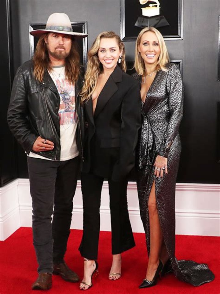 Tish & Billy Ray Cyrus’ Divorce Is A ‘Relief’ For Miley & Her Siblings – Hollywood Life
