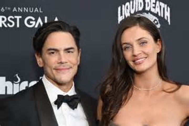 Tom Sandoval Makes Out With New Girlfriend Victoria Lee Robinson in the Middle of His Concert