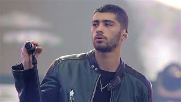 Zayn Malik Sings One Direction Song ‘Night Changes’ In New Video – Hollywood Life